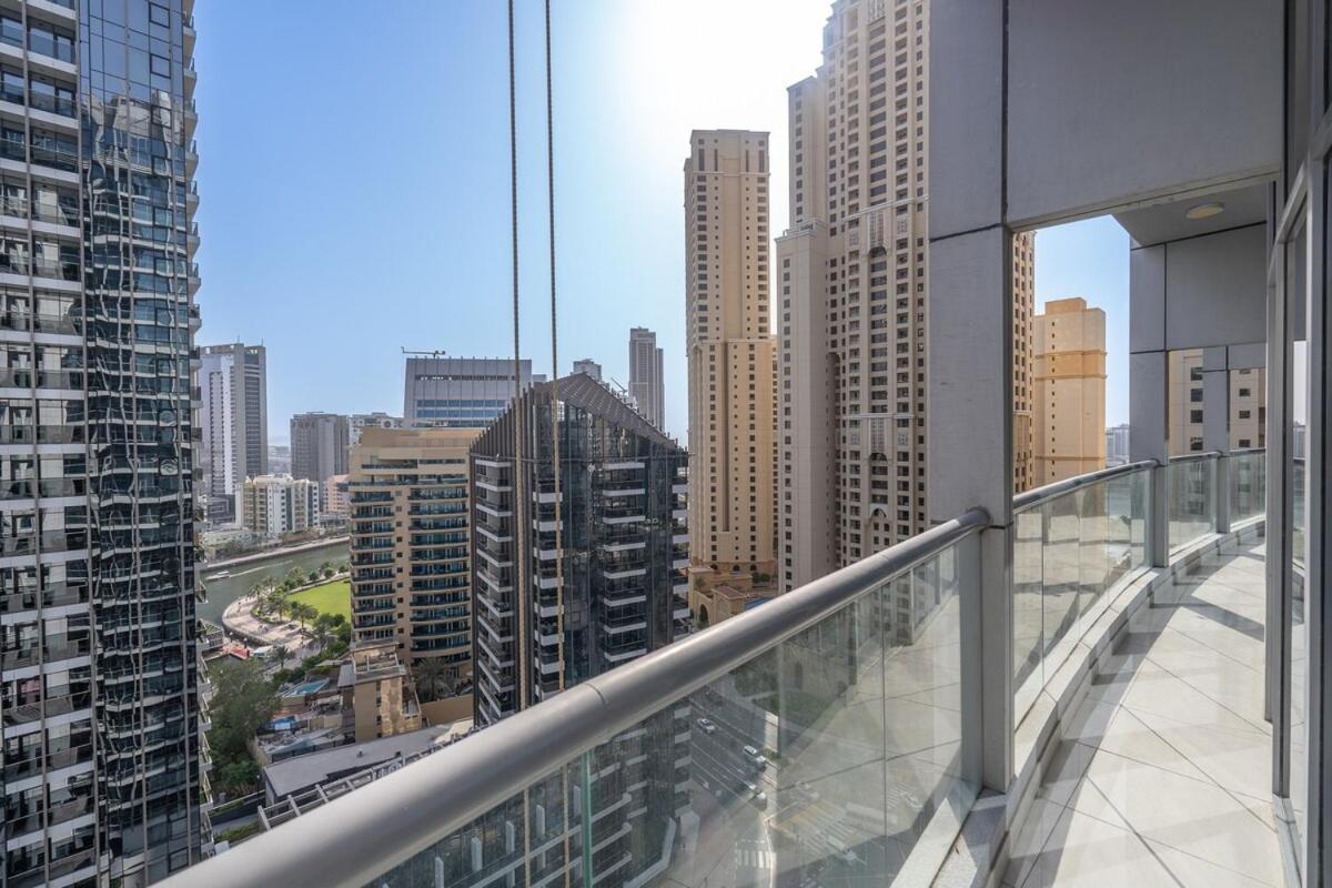 Wonderful 3-Bedroom With Marina Wharf Views In Dubai Marina Luaran gambar