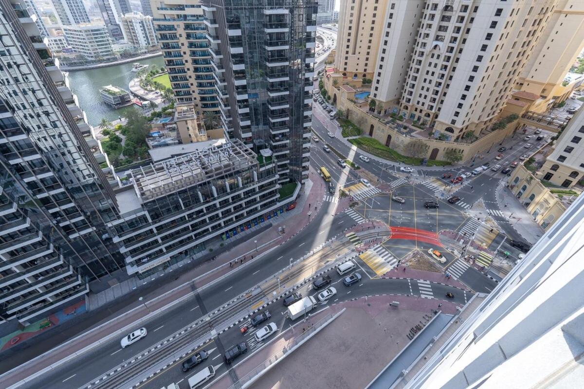 Wonderful 3-Bedroom With Marina Wharf Views In Dubai Marina Luaran gambar