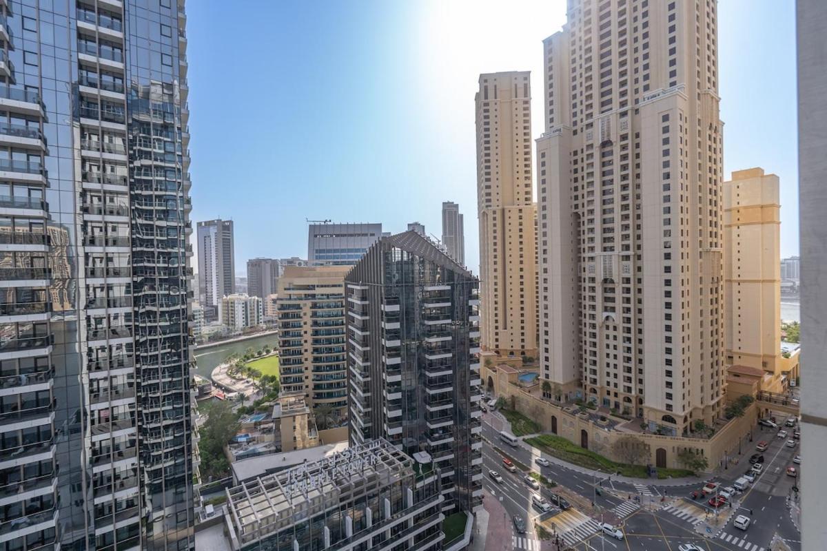 Wonderful 3-Bedroom With Marina Wharf Views In Dubai Marina Luaran gambar