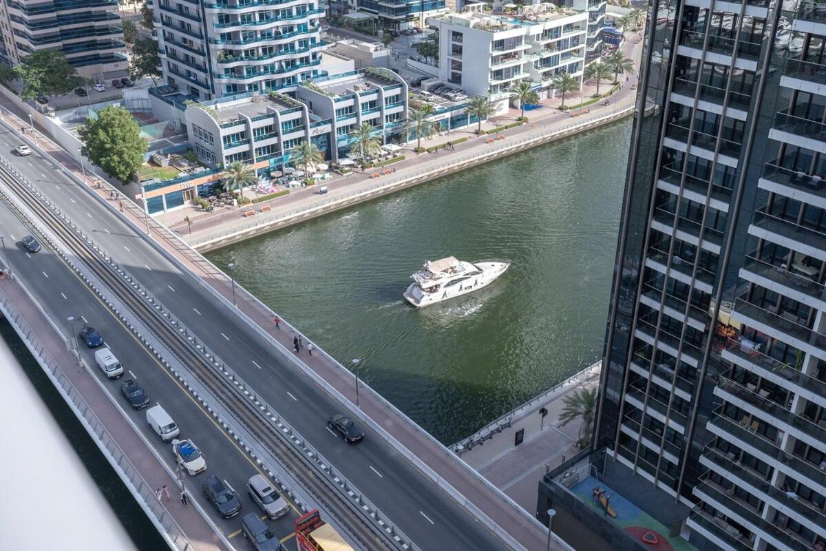 Wonderful 3-Bedroom With Marina Wharf Views In Dubai Marina Luaran gambar